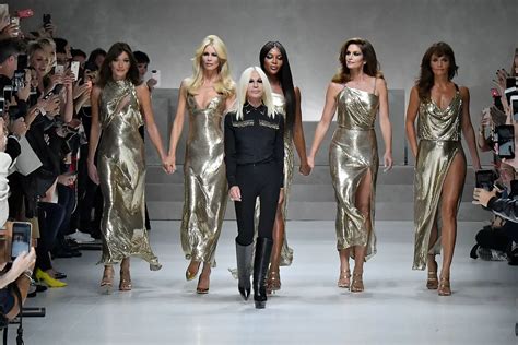 Vestiti Oroton: gli abiti che hanno reso celebre Versace